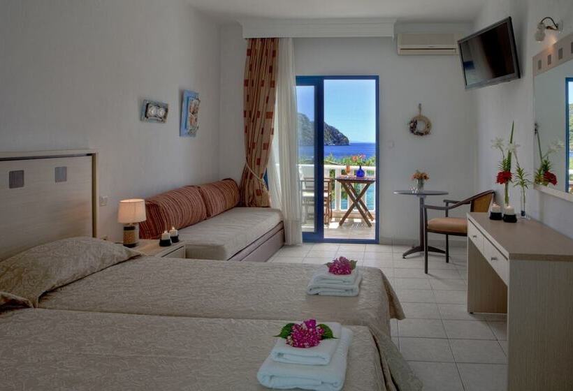 이코노미 트리플 룸, Porto Koufo