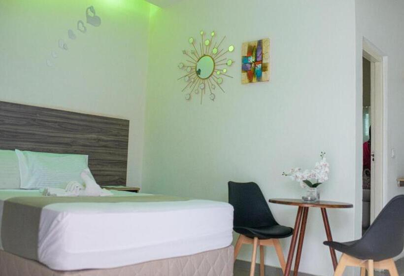 اتاق لوکس, 40 40 Accommodation
