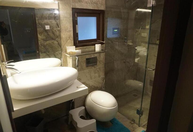 غرفة ديلوكس مزودة بشرفة, Cottages By The Creek