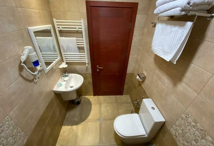 اتاق استاندارد سه نفره, Gold Tower