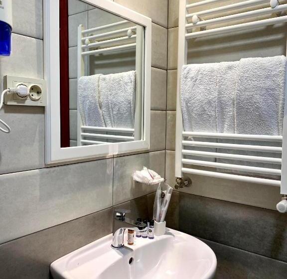 اتاق استاندارد سه نفره, Gold Tower