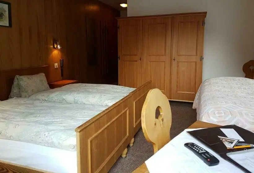 اتاق استاندارد سه تخته با بالکن, Krone   Only Bed & Breakfast
