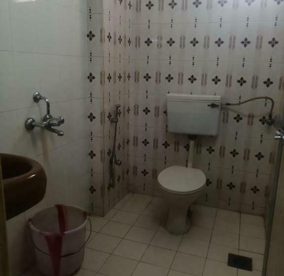 חדר משפחתי דלוקס, The Sincro