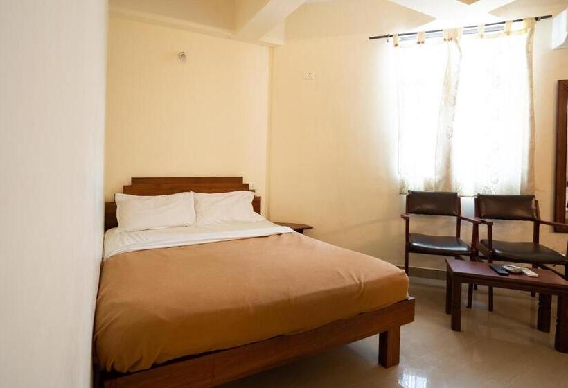 חדר משפחתי דלוקס, The Sincro