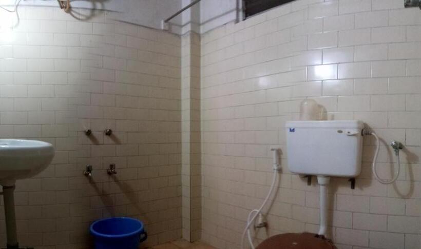 חדר משפחתי דלוקס, The Sincro