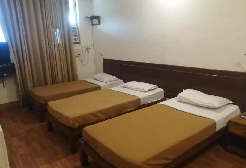 חדר משפחתי דלוקס, The Sincro