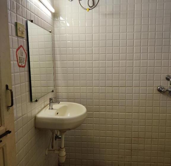 חדר סטנדרט, The Sincro