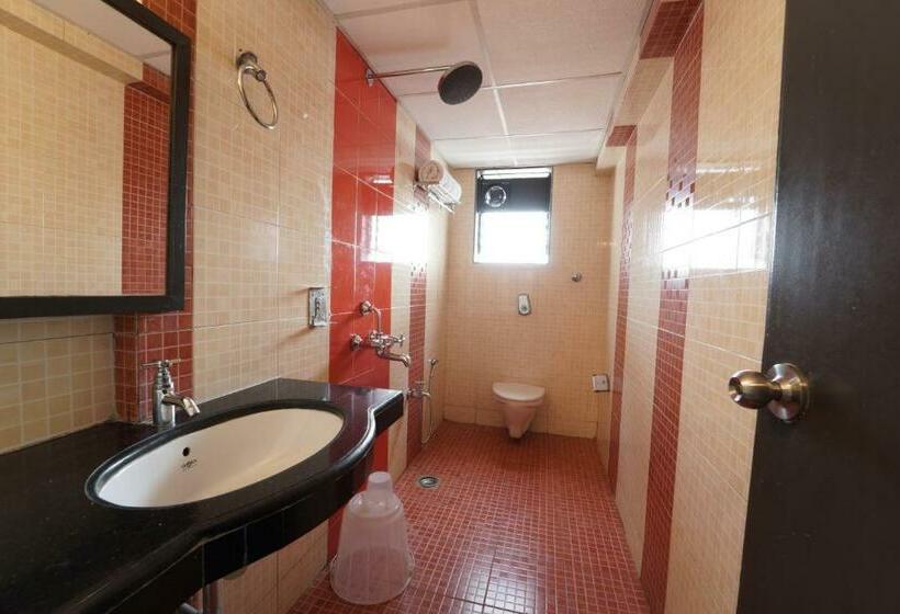 חדר דלוקס עם מרפסת, The Treat