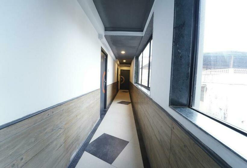 חדר דלוקס עם מרפסת, The Treat