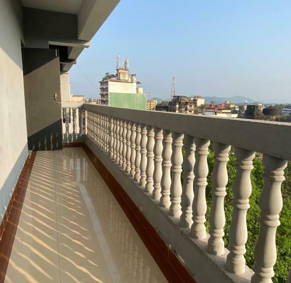 חדר דלוקס עם מרפסת, The Treat