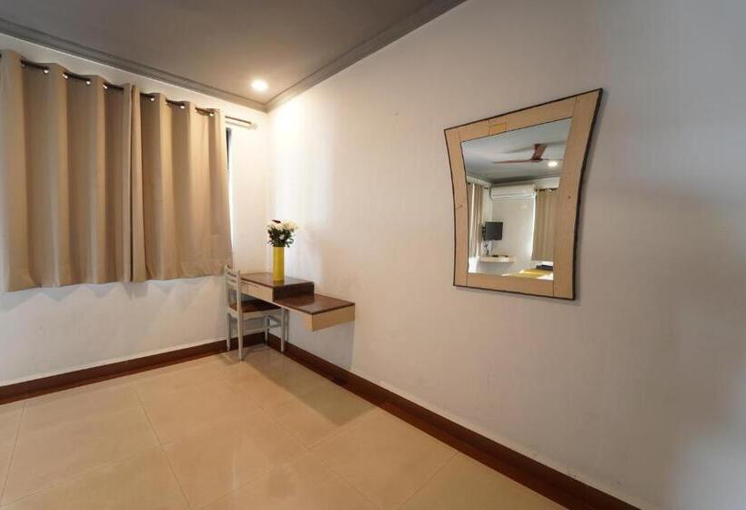 חדר דלוקס עם מרפסת, The Treat