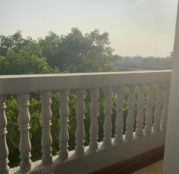 חדר דלוקס עם מרפסת, The Treat