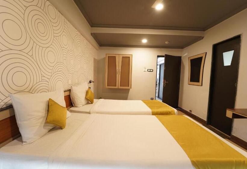 חדר סטנדרט, The Treat