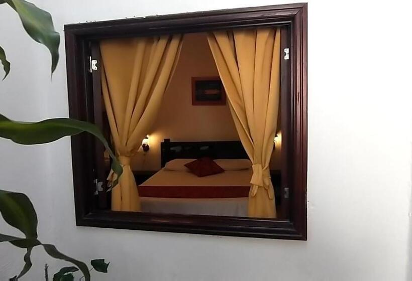 חדר סטנדרט לשלושה, Santander Aleman Hostel