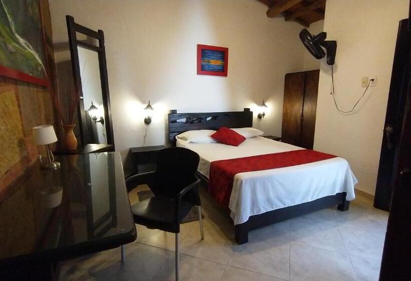 Номер Стандарт Трехместный, Santander Aleman Hostel