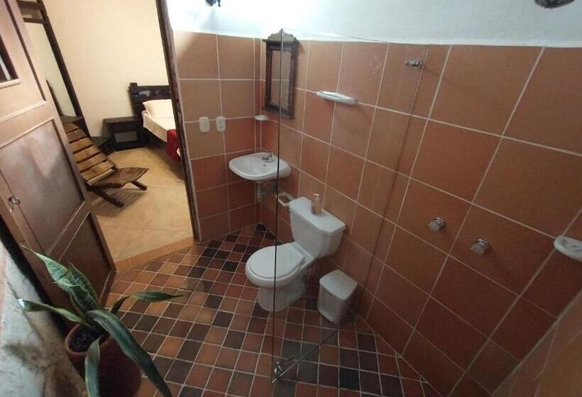 חדר סטנדרט לשלושה, Santander Aleman Hostel