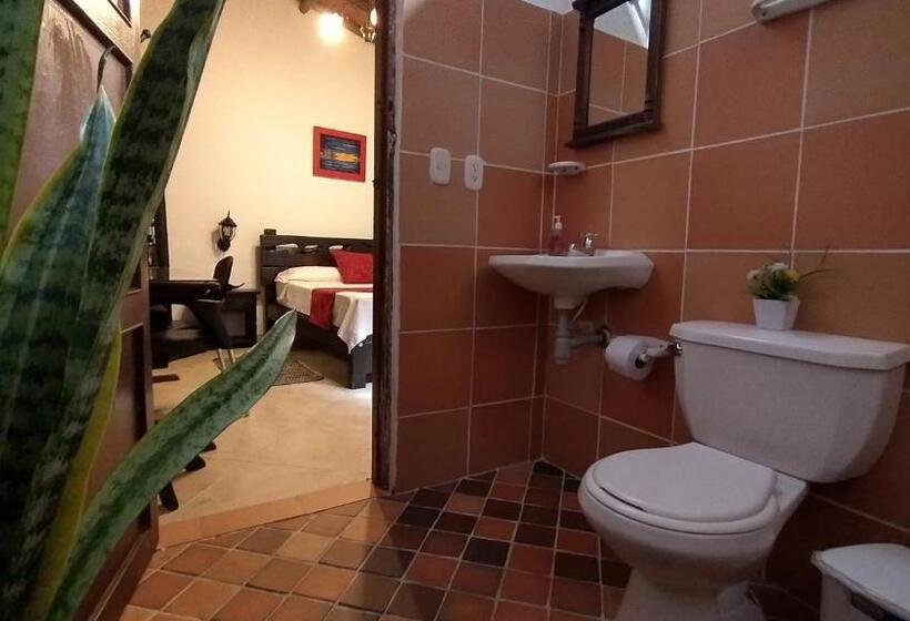 Номер Стандарт Трехместный, Santander Aleman Hostel