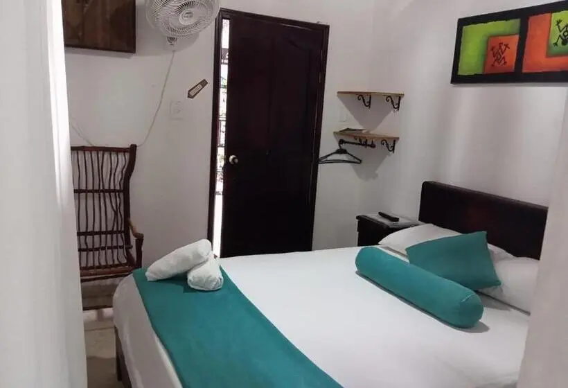 اتاق اکونومی, Santander Aleman Hostel