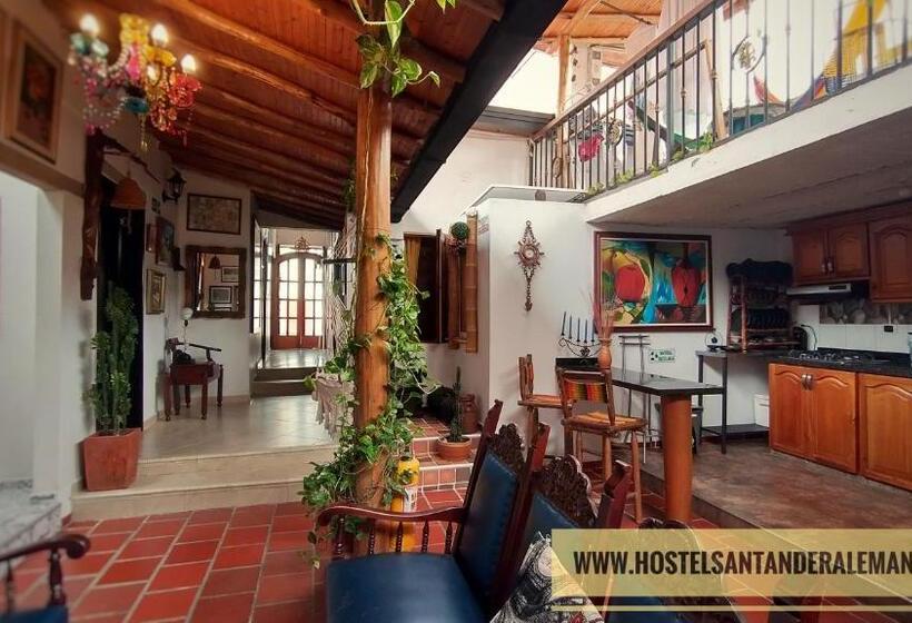 Номер Стандарт Трехместный, Santander Aleman Hostel