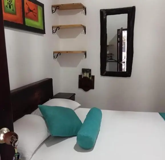 اتاق اکونومی, Santander Aleman Hostel