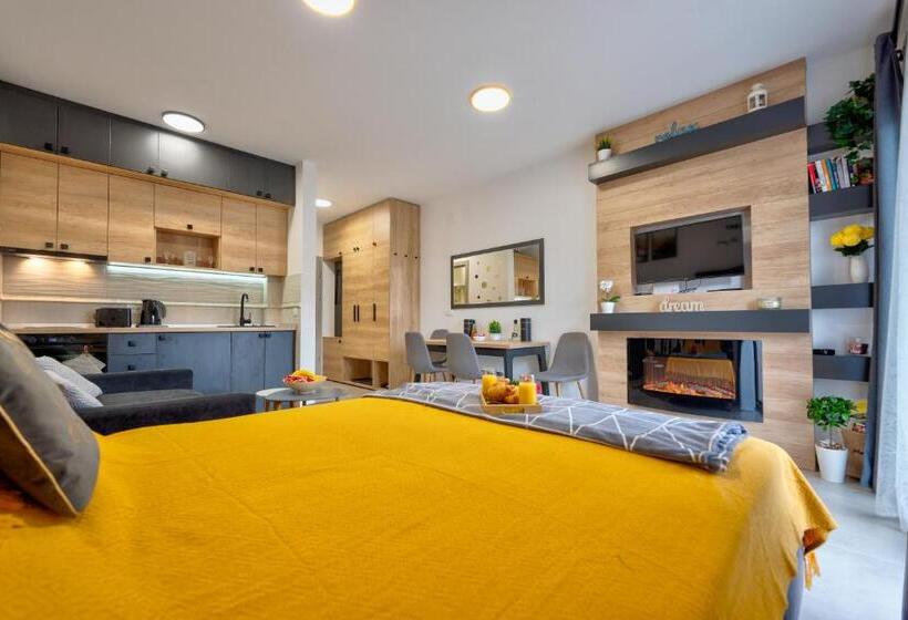 إستوديو سوبيريور, Adonis Dreams Zlatibor