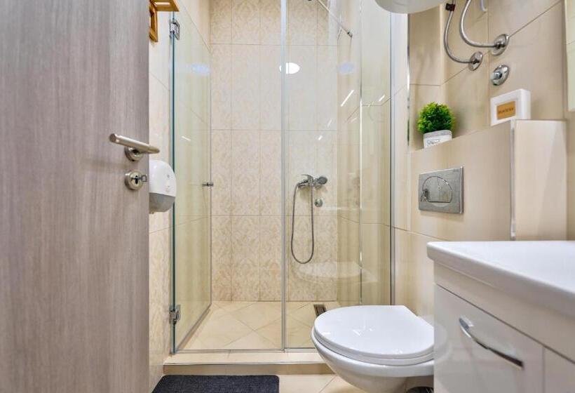 إستوديو سوبيريور, Adonis Dreams Zlatibor