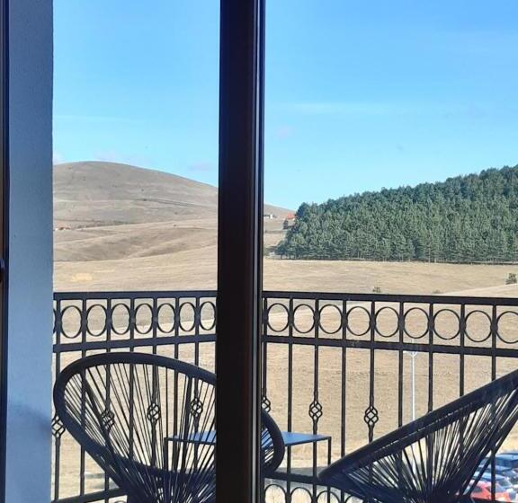 إستوديو سوبيريور, Adonis Dreams Zlatibor