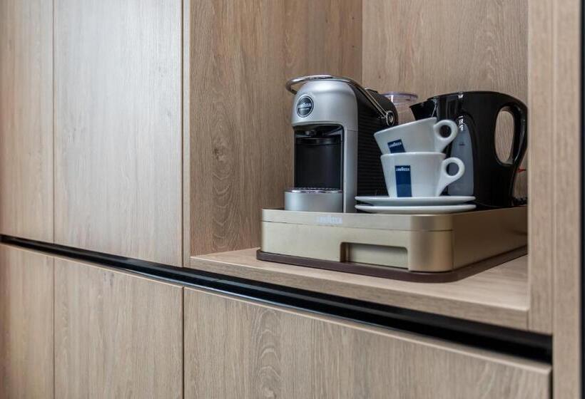 スタンダードスタジオ, De Rousch   4 Sterren Superieur