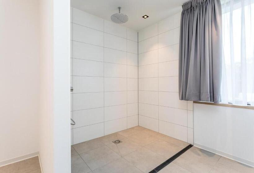 スタンダードスタジオ, De Rousch   4 Sterren Superieur