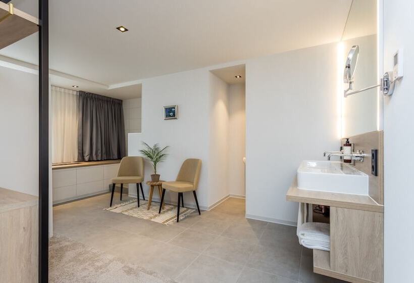 סוויטה, De Rousch   4 Sterren Superieur