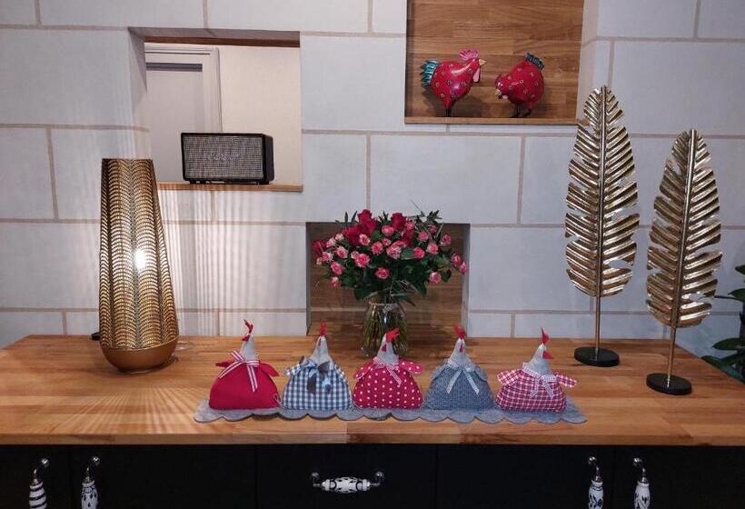 غرفة عائلية, Logis Loire Hotel   Les Cocottes Restaurant