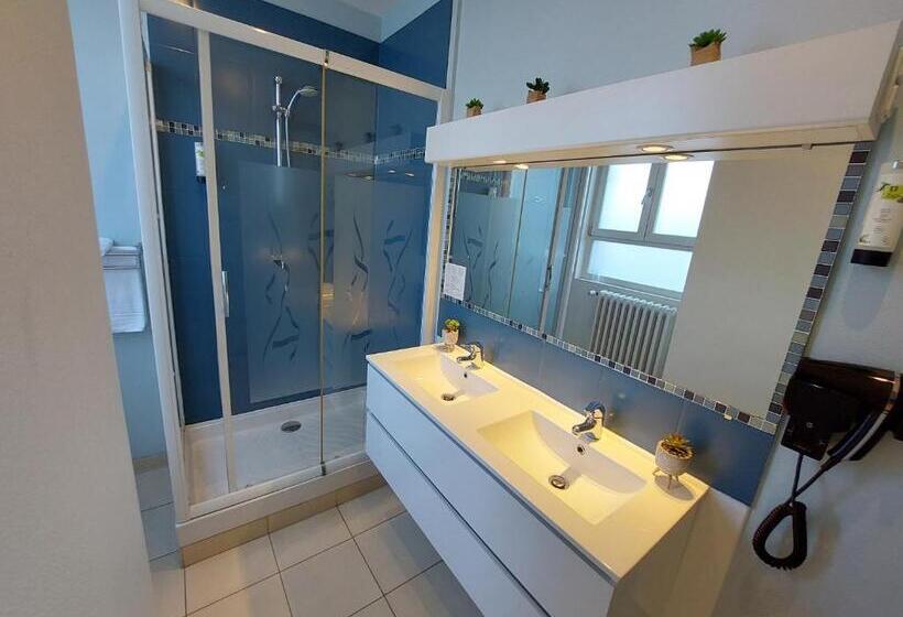 غرفة قياسية ثلاثية, Logis Loire Hotel   Les Cocottes Restaurant