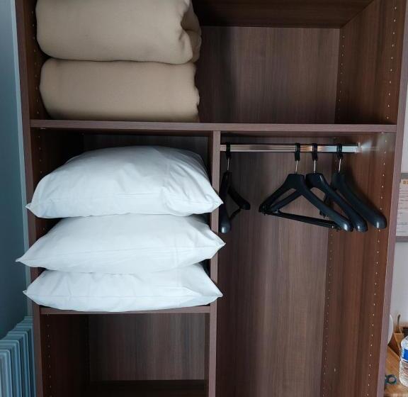 غرفة قياسية ثلاثية, Logis Loire Hotel   Les Cocottes Restaurant