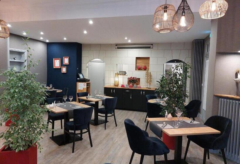 Семейный Номер, Logis Loire Hotel   Les Cocottes Restaurant