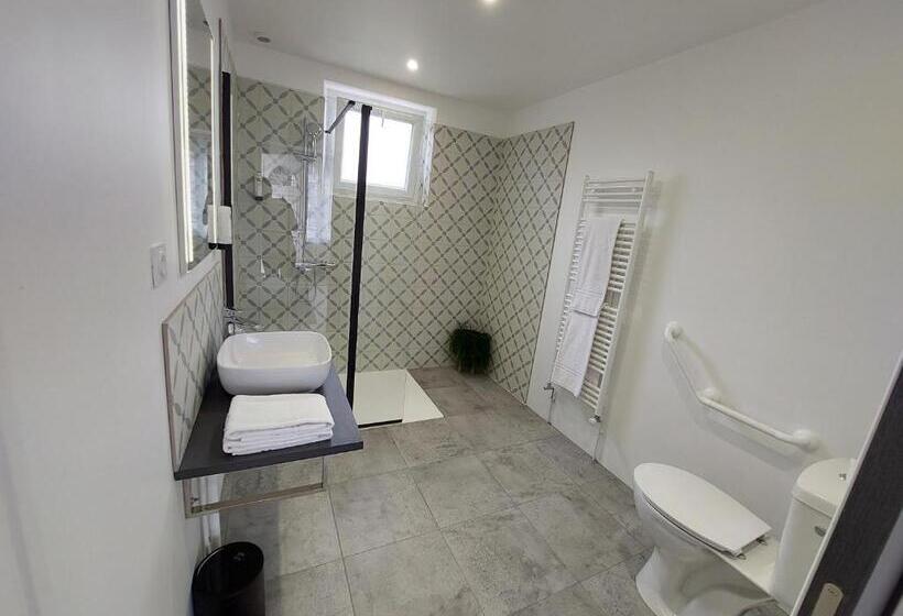 جناح عائلي, Logis Loire Hotel   Les Cocottes Restaurant