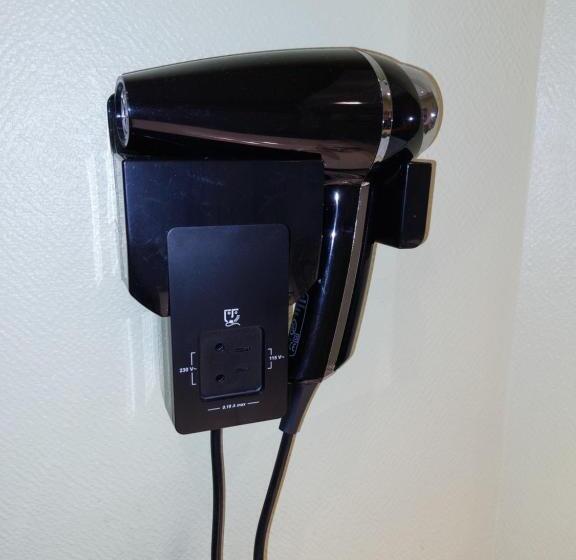 غرفة عائلية, Logis Loire Hotel   Les Cocottes Restaurant