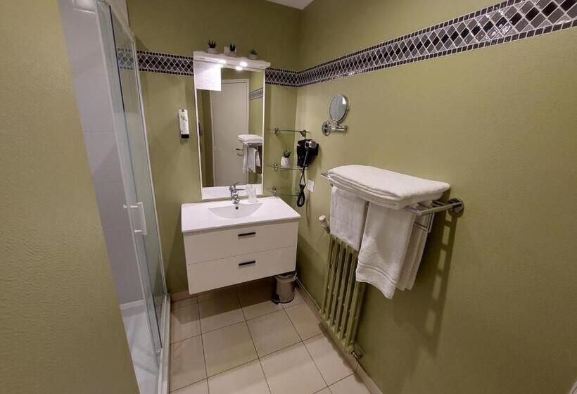 غرفة عائلية, Logis Loire Hotel   Les Cocottes Restaurant