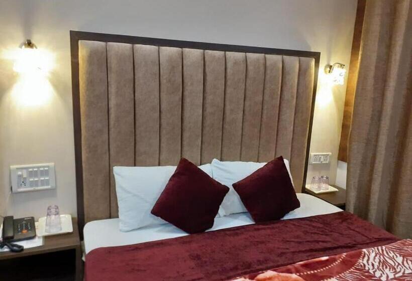 Quarto deluxe, The Divine Oak