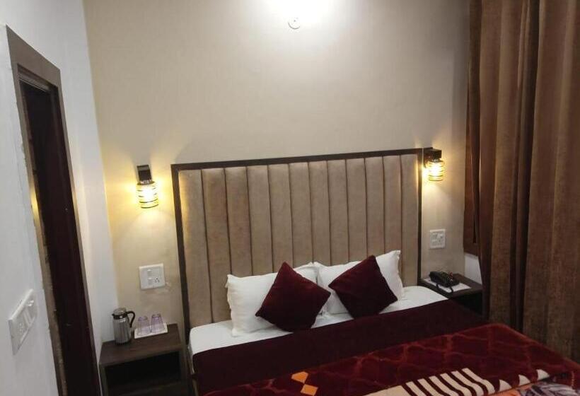 Quarto deluxe, The Divine Oak