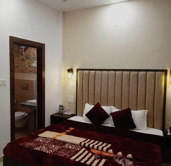 Quarto deluxe, The Divine Oak