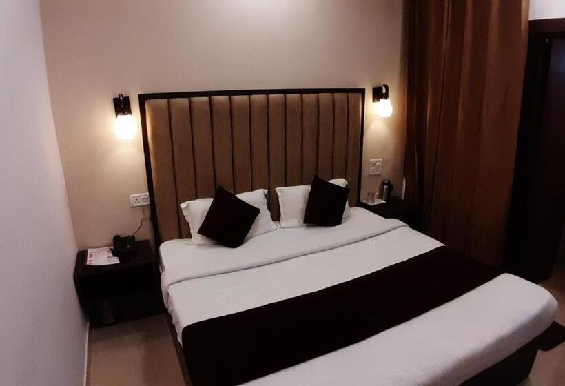 Quarto deluxe, The Divine Oak