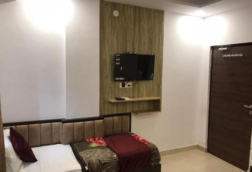 Quarto Triplo Standart, The Divine Oak