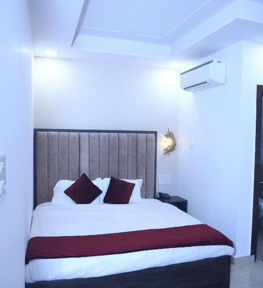 Quarto Triplo Standart, The Divine Oak