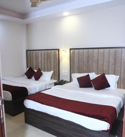 Quarto Familiar, The Divine Oak