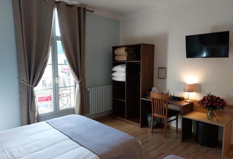Номер Стандарт Трехместный, Logis Loire Hotel   Les Cocottes Restaurant