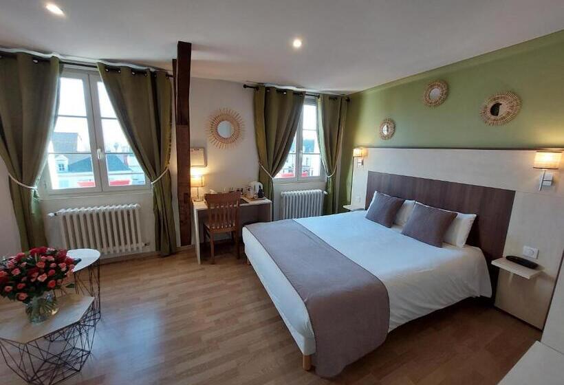 غرفة عائلية, Logis Loire Hotel   Les Cocottes Restaurant