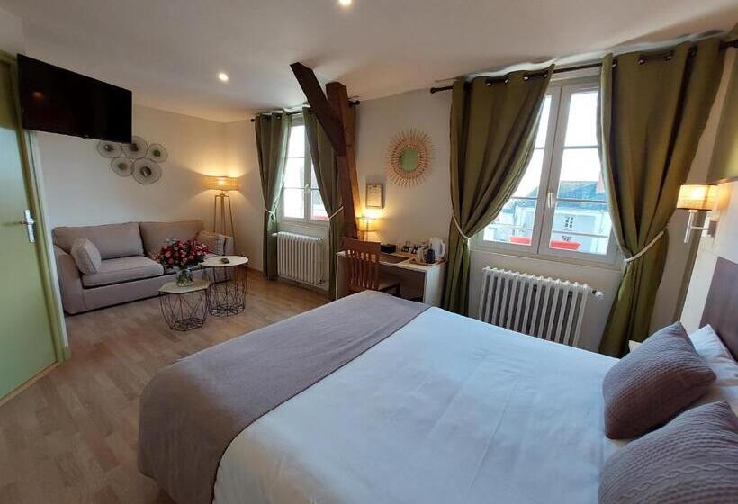 غرفة عائلية, Logis Loire Hotel   Les Cocottes Restaurant