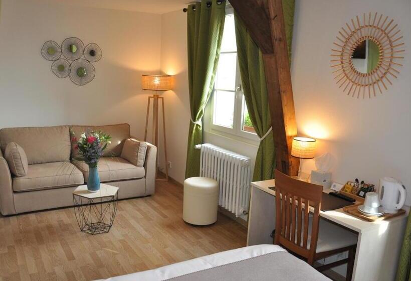 غرفة عائلية, Logis Loire Hotel   Les Cocottes Restaurant