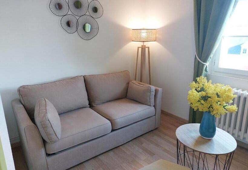 غرفة عائلية, Logis Loire Hotel   Les Cocottes Restaurant