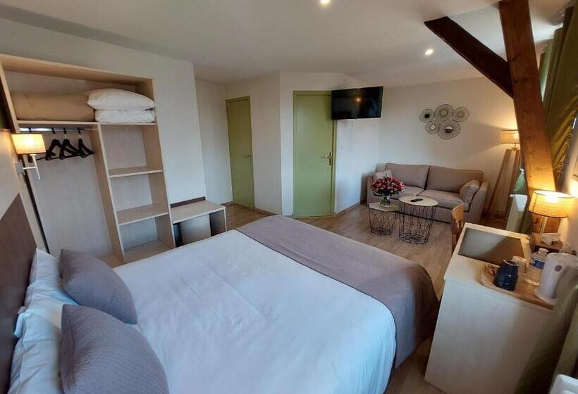 غرفة عائلية, Logis Loire Hotel   Les Cocottes Restaurant